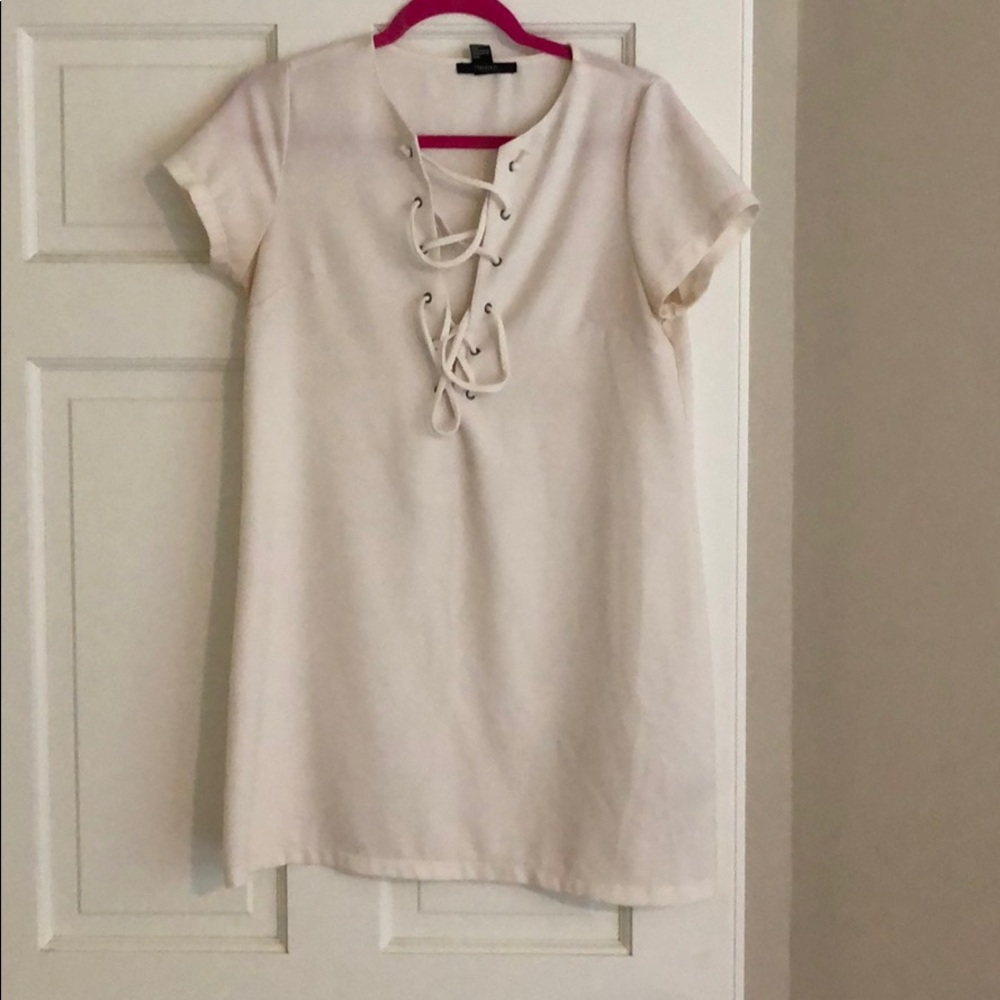 White lace up dress